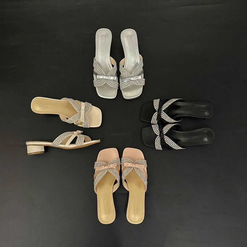 2025年春夏新款休闲风百搭时尚气质网红爆款软底外穿凉拖一字拖