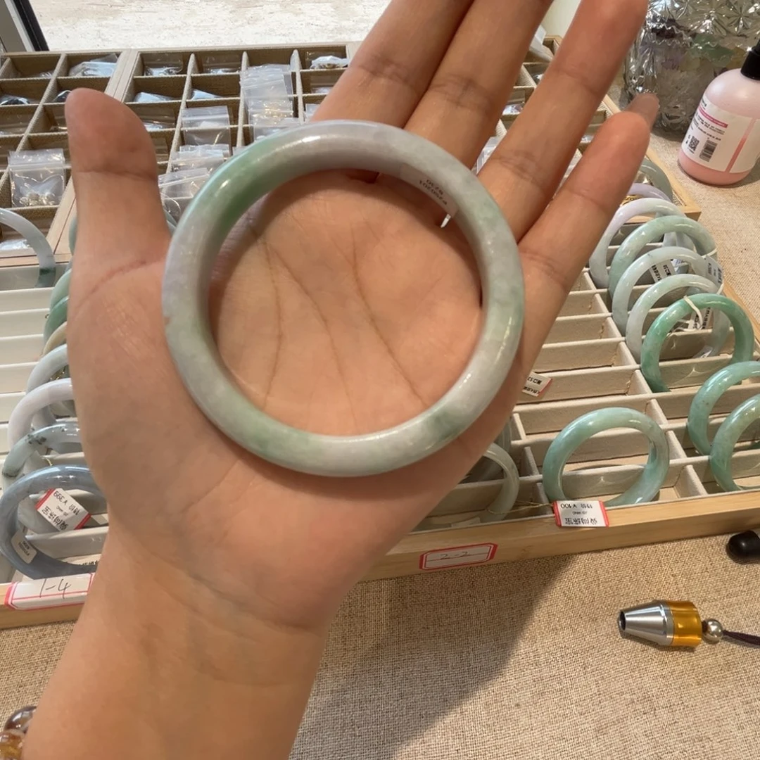 翡翠手镯未镶嵌天然缅甸翡翠手镯