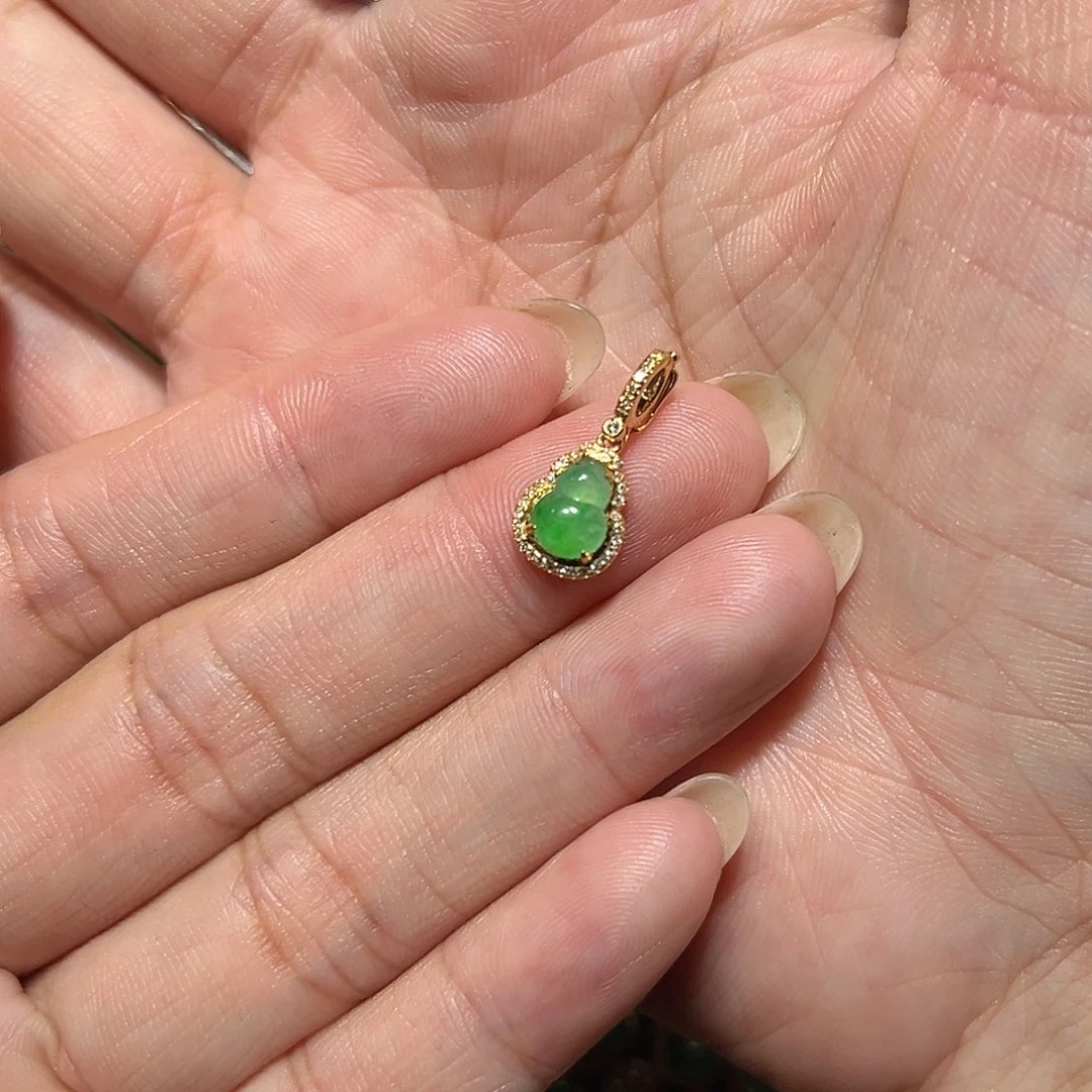 翡翠18K金镶嵌颈饰