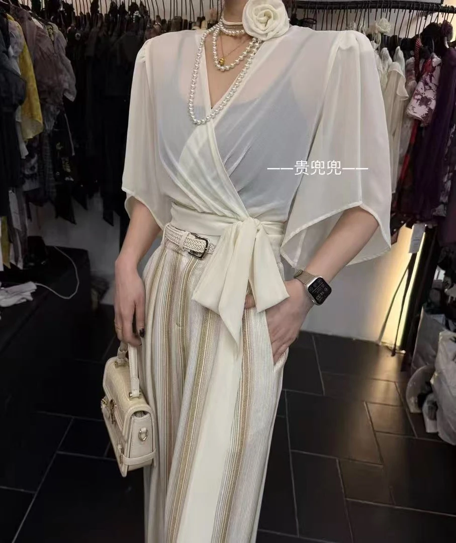 HEINA 设计感系带花朵一片式上衣229 Q