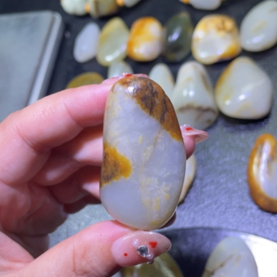 【闪购商品】颈饰未镶嵌和田玉星*