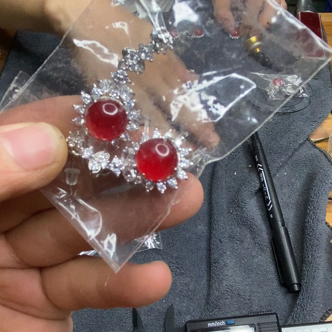 90 缅甸保真珠宝玉石
