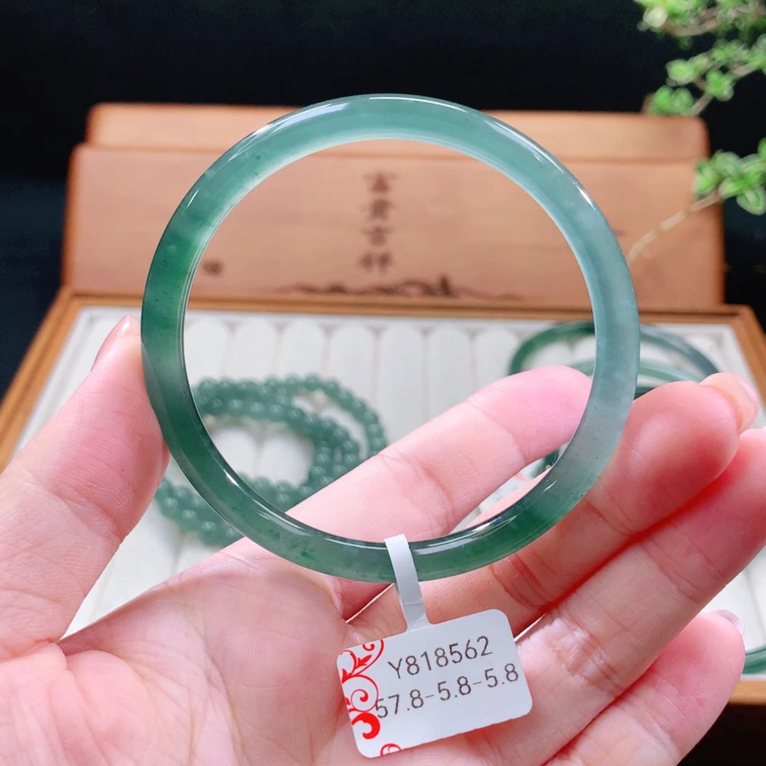 翡翠手镯（圆镯）未镶嵌