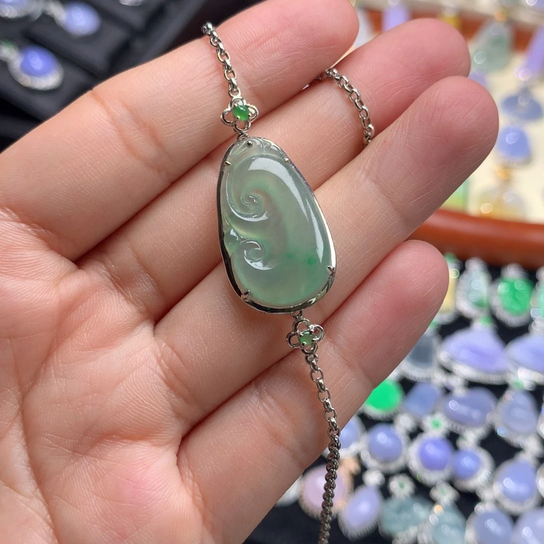 18K金镶嵌手链翡翠如意手链