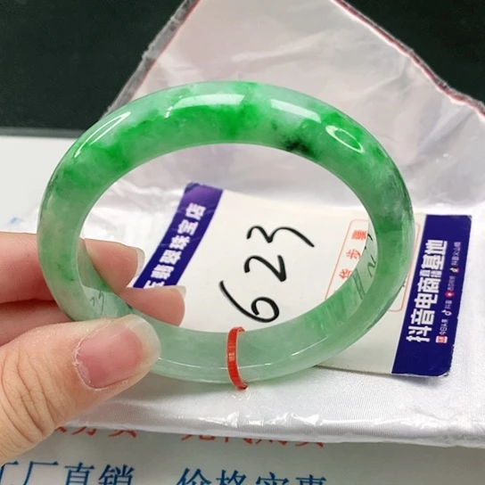 翡翠手镯未镶嵌翡翠