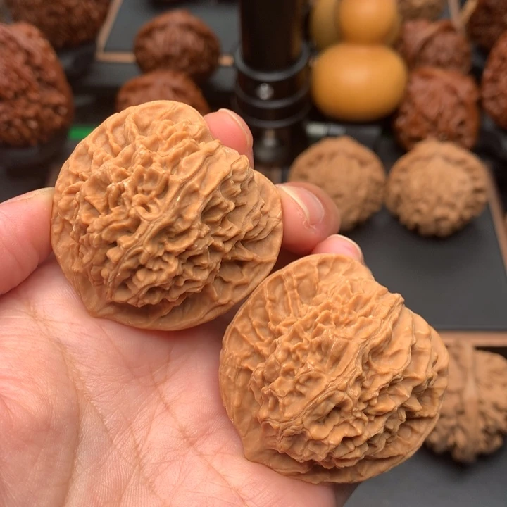 文玩核桃把件43老款盘龙纹