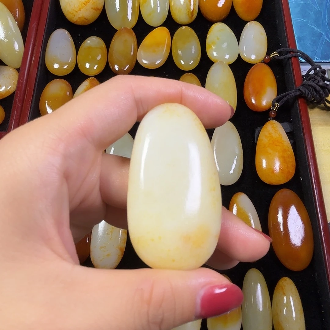 赵***建和田玉未镶嵌颈饰
