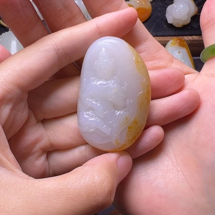 用***0和田玉未镶嵌颈饰