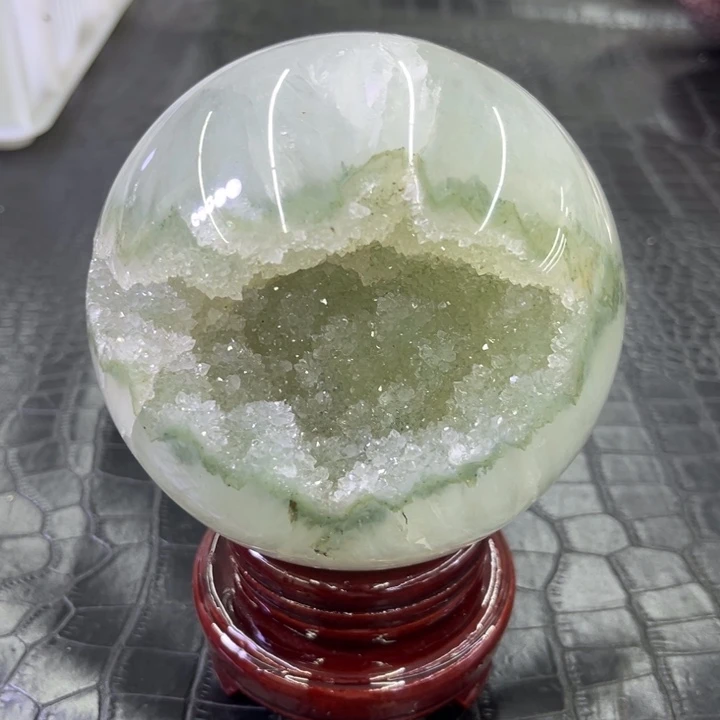 绿晶开口笑未镶嵌水晶