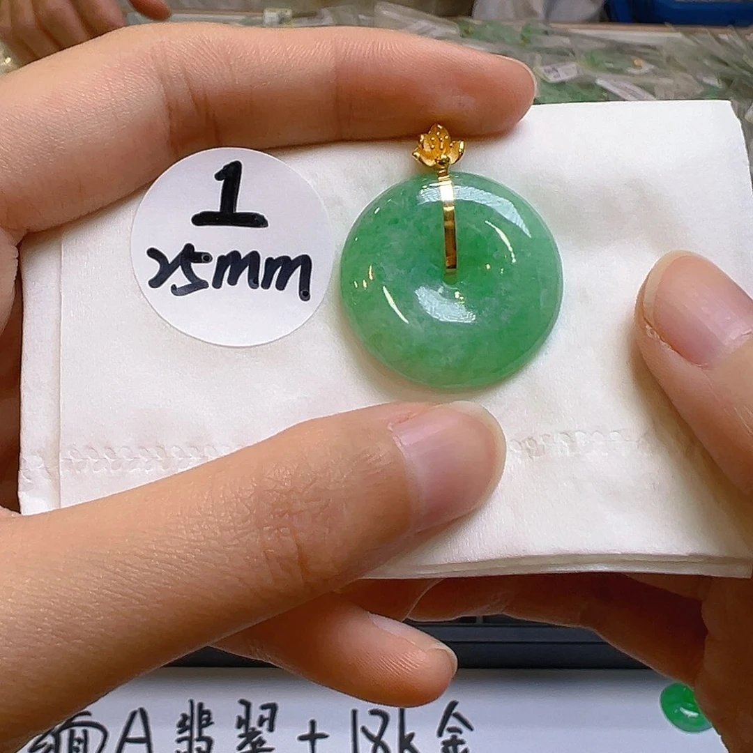 翡翠18K金镶嵌颈饰翡翠