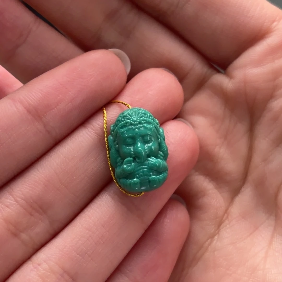绿松石未镶嵌颈饰