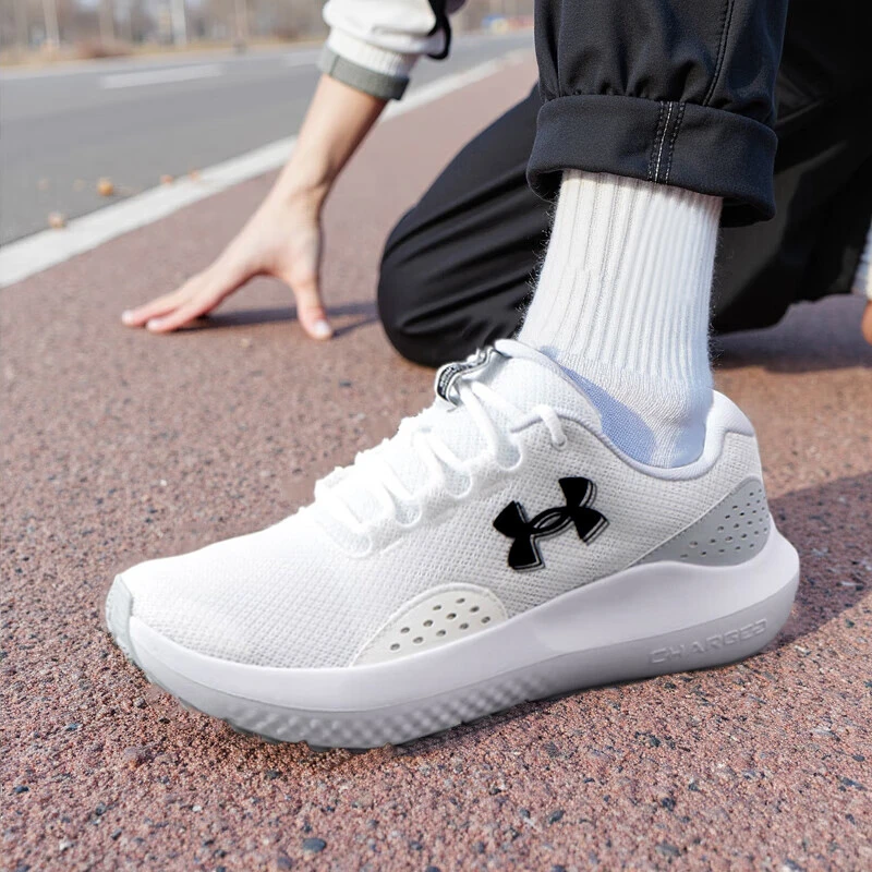 Under Armour/安德玛男鞋 Charged Surge 4缓震轻便透气跑步鞋