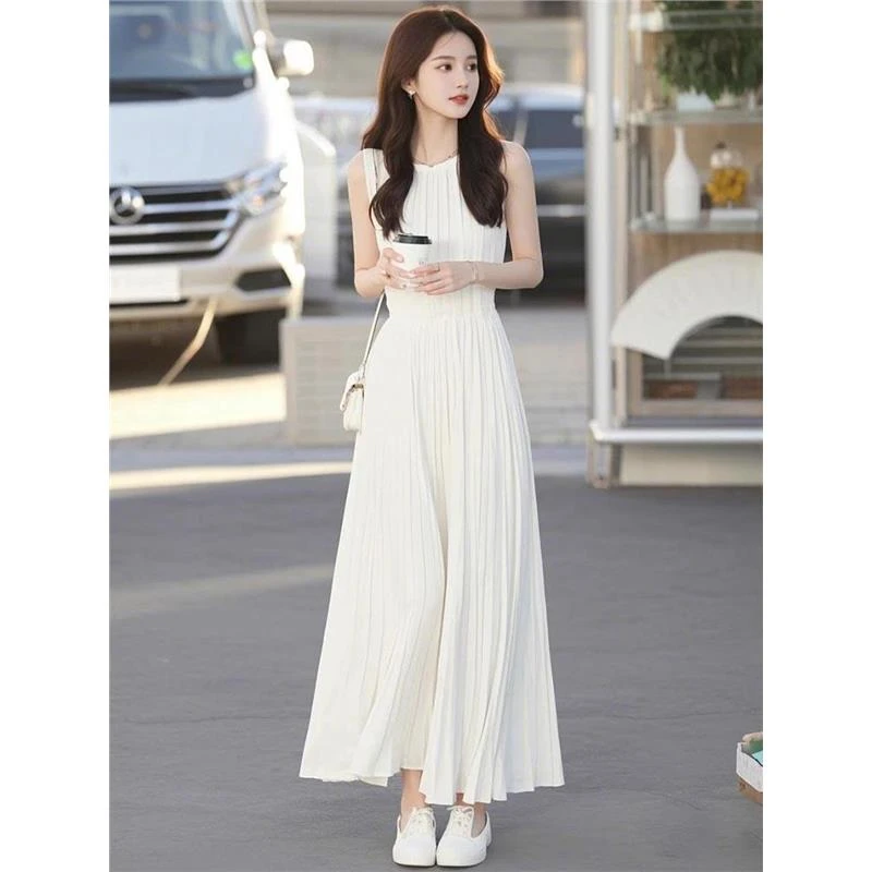 2025夏季法式挂脖连衣裙女无袖显瘦百褶度假背心长裙子女度假风
