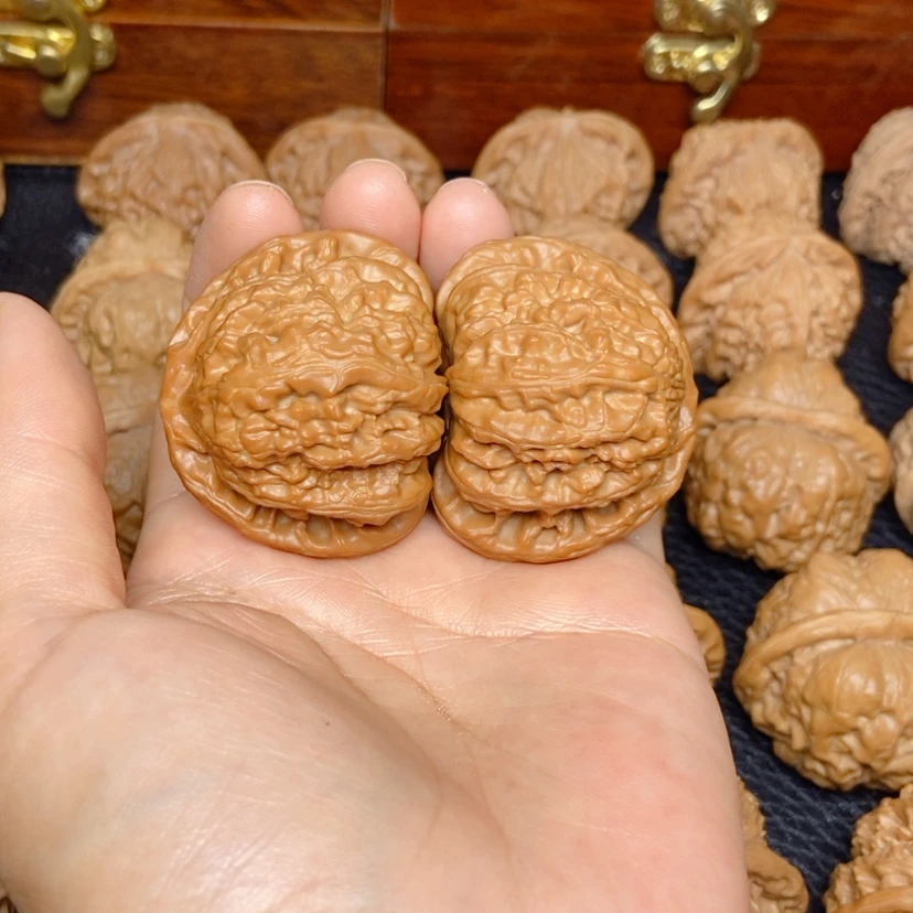 【闪购商品】文玩核桃吊坠王***木白狮子44