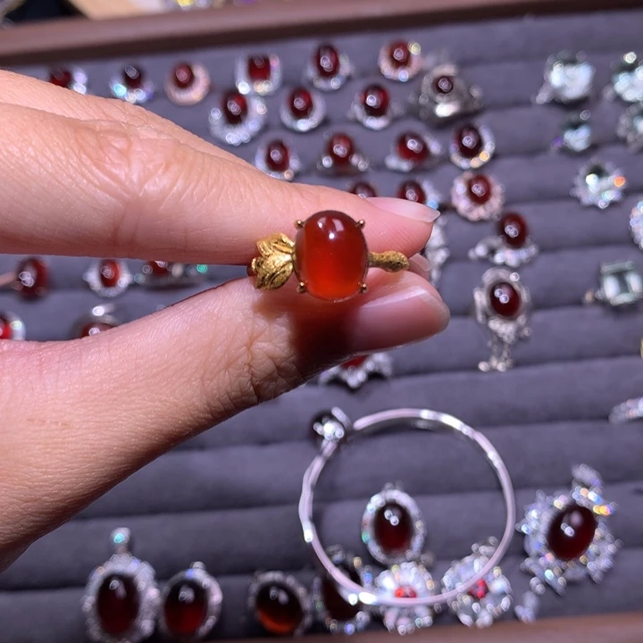 【闪购商品】银S925镶嵌石榴石手镯琳*