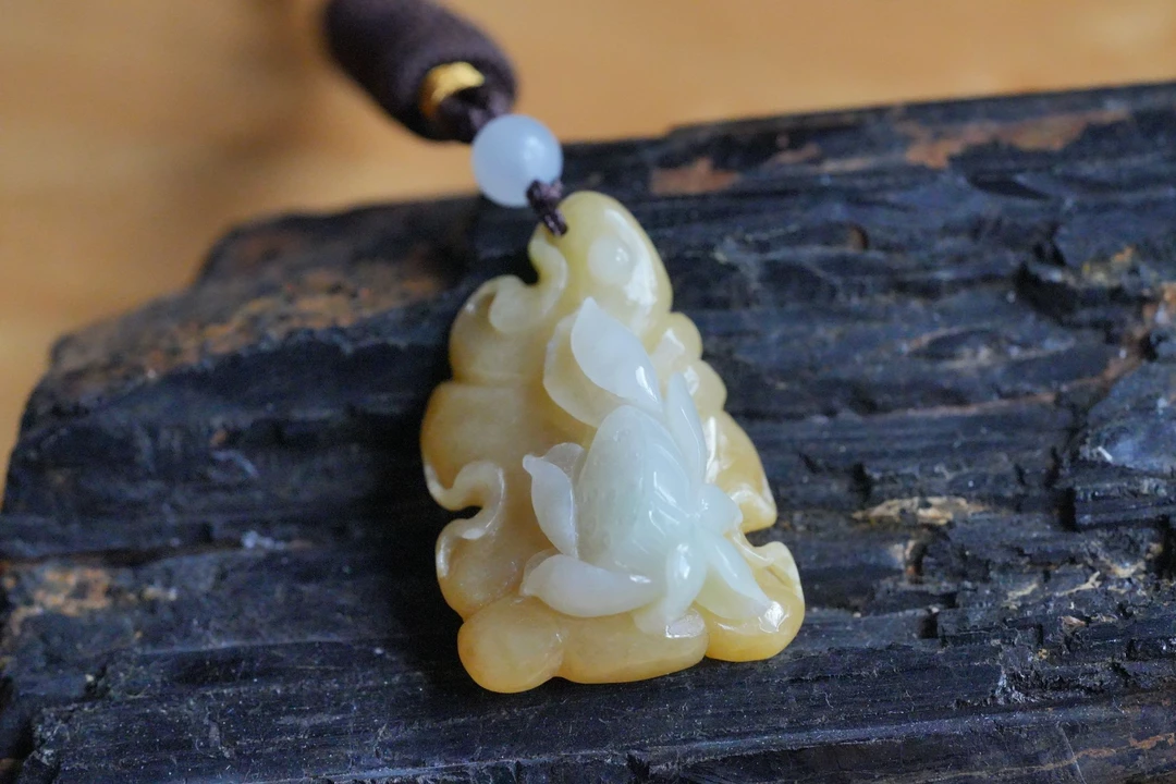 【冰清莲洁】缅甸天然老坑A货翡翠黄翡莲花挂件旺事业财运正品