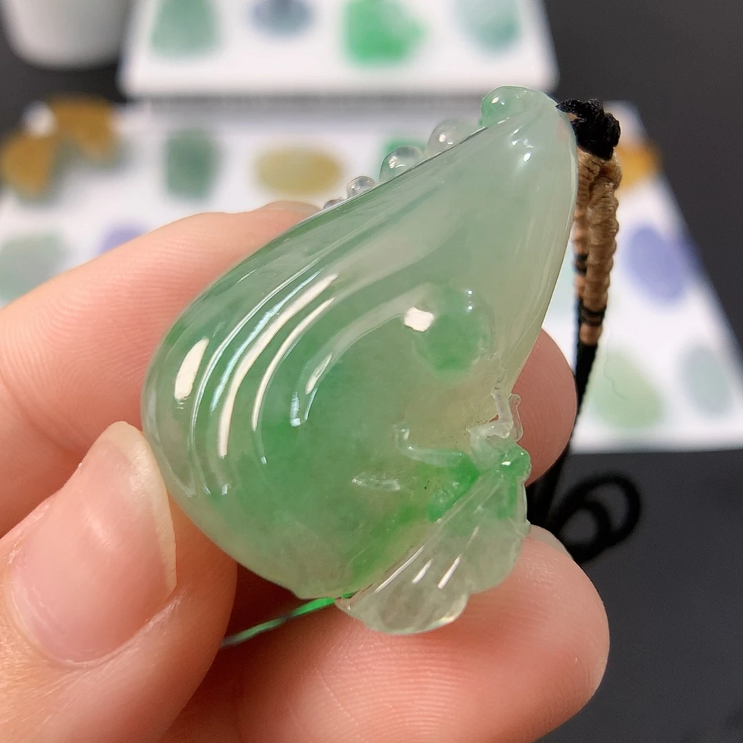 颈饰未镶嵌翡翠一鸣惊人