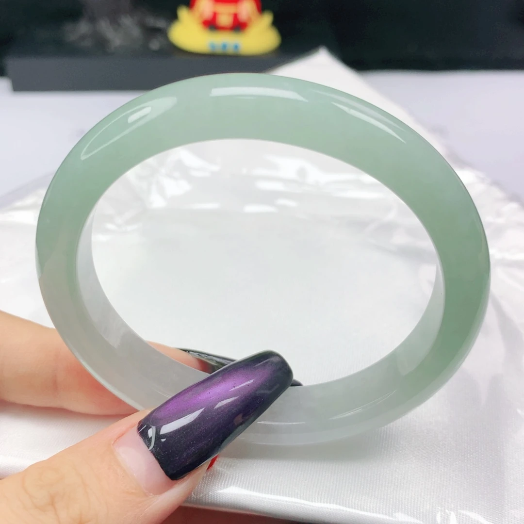 翡翠未镶嵌手镯翡翠57.0冰润半山水贵妃