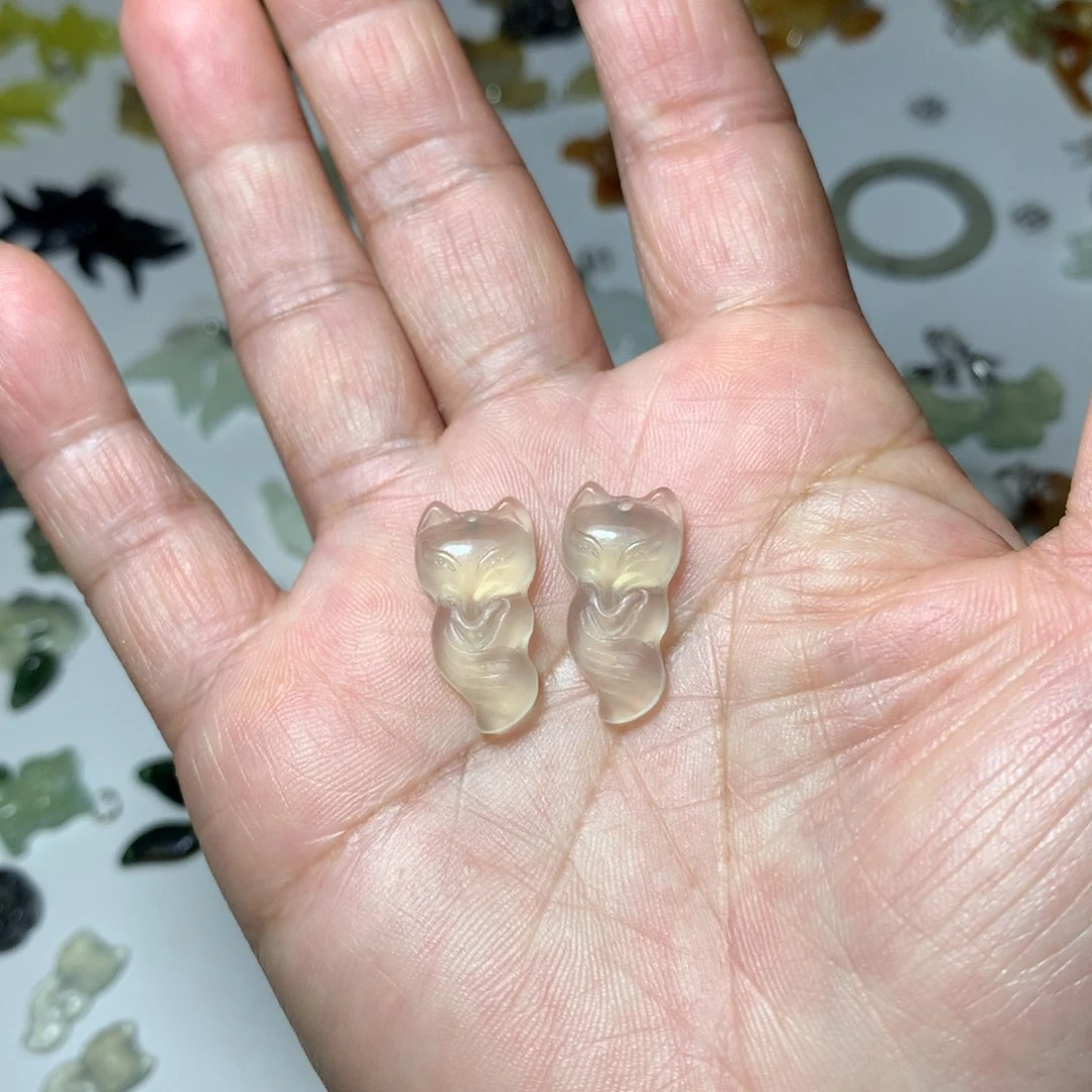 蛇纹石玉耳环未镶嵌?