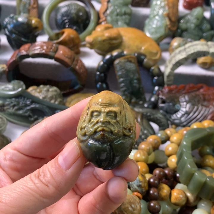 未镶嵌岫岩河磨玉（透闪石质玉）把件
