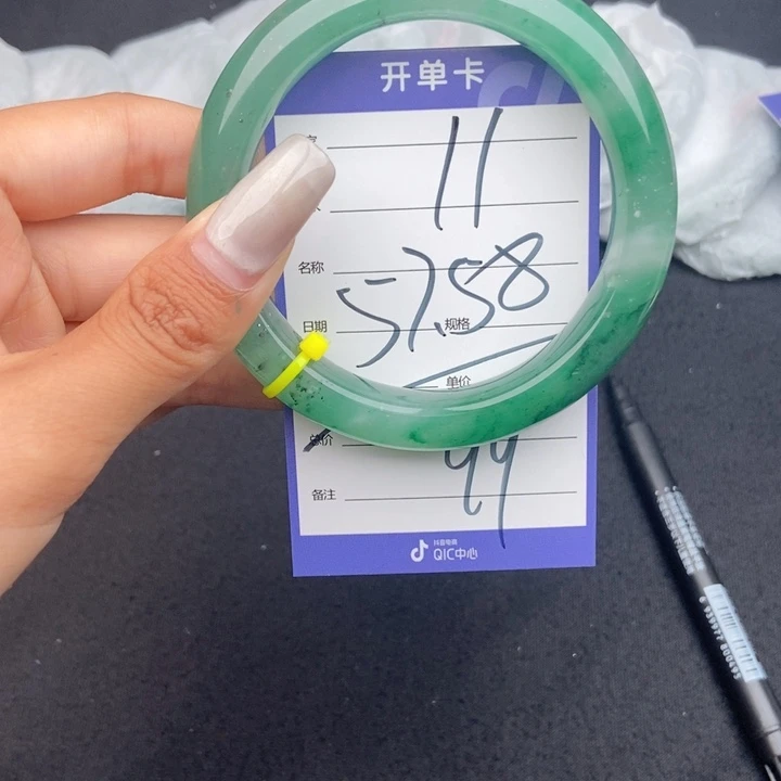 石英质玉（非洲翠）手镯未镶嵌
