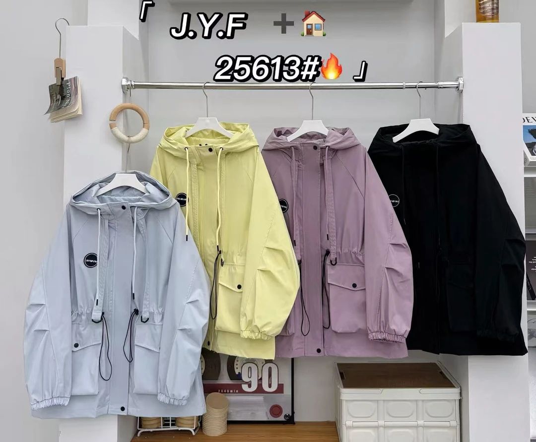 秋季新款大码女装外套冲锋衣时尚连帽抽绳口袋贴标休闲百搭中长款