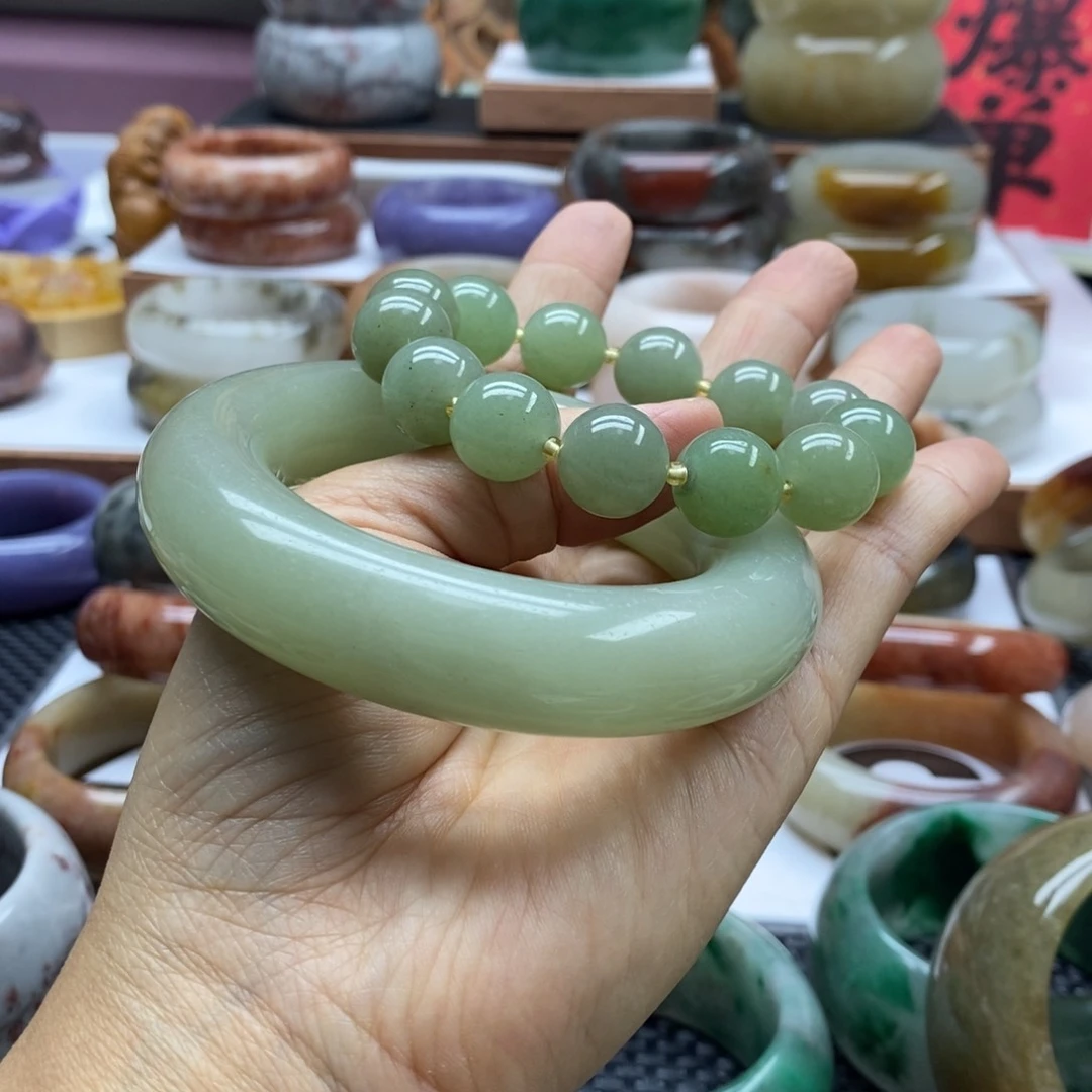 没***事石英岩玉手镯未镶嵌