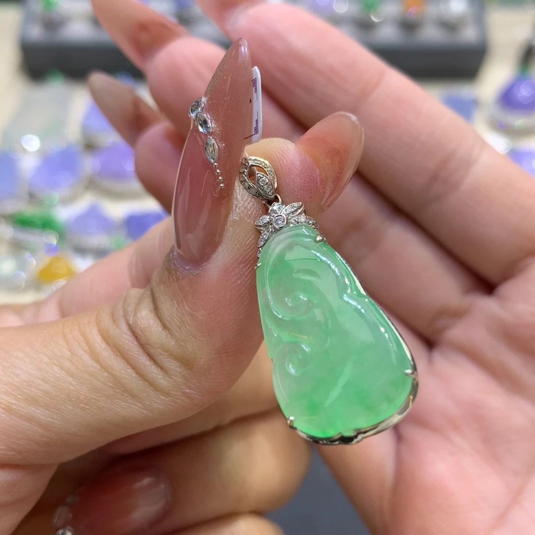 翡翠吊坠(不含链)18K金镶嵌翡翠