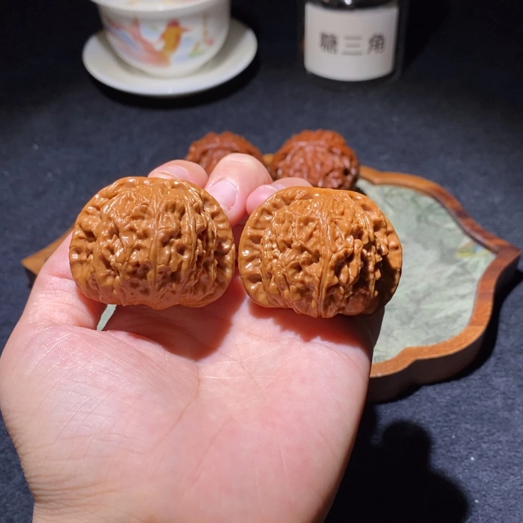 文玩核桃吊坠白狮子43