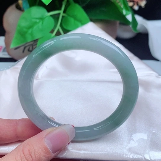 翡翠手镯未镶嵌         圆条55