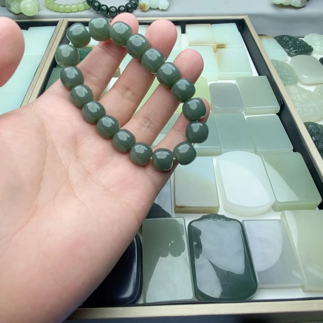 和田玉未镶嵌颈饰大**V