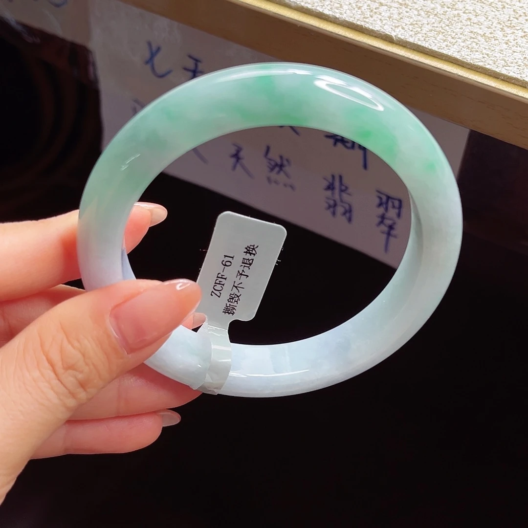 翡翠手镯未镶嵌手镯