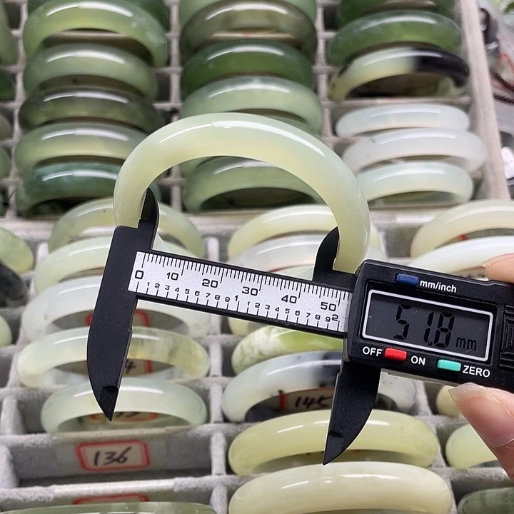 未镶嵌蛇纹石玉手镯136