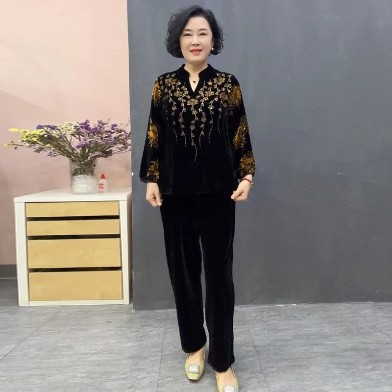 80115中老年丝绒烫钻烧花大码宽松遮肉妈妈装上衣气质长袖套装