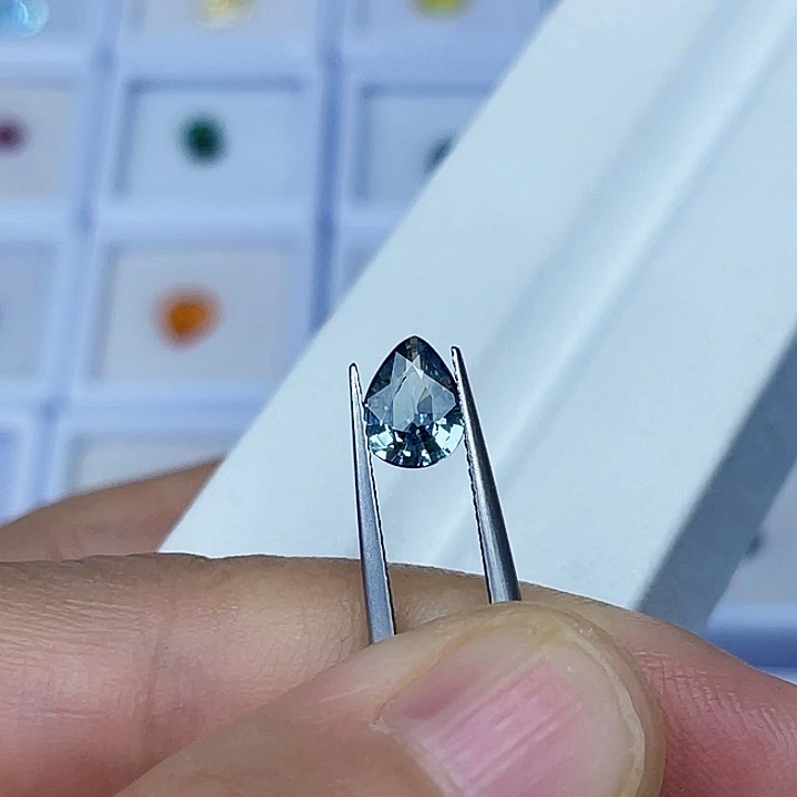 蓝宝石裸石0.95克拉