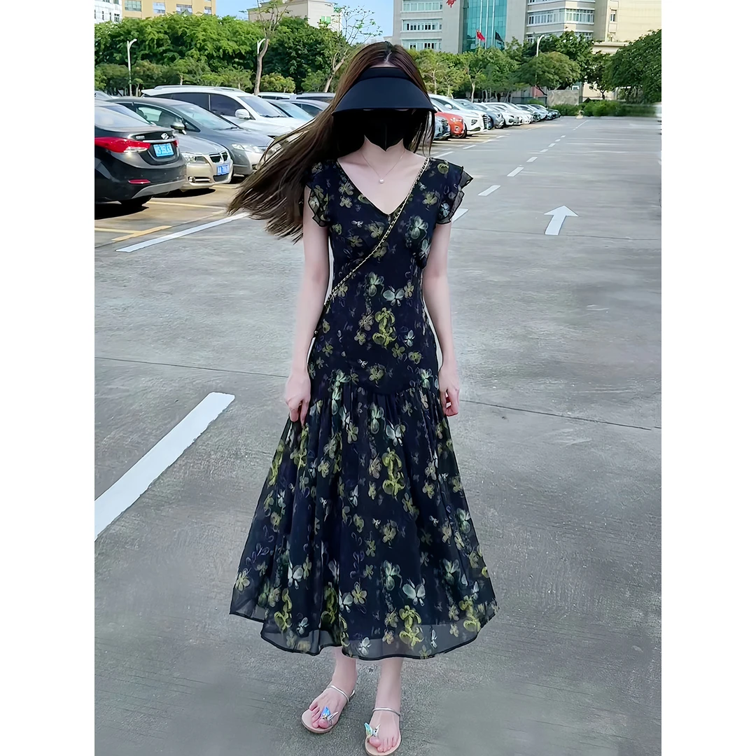 黑色碎花连衣裙女2025夏季新款高级感超好看掐腰显瘦V领气质长裙