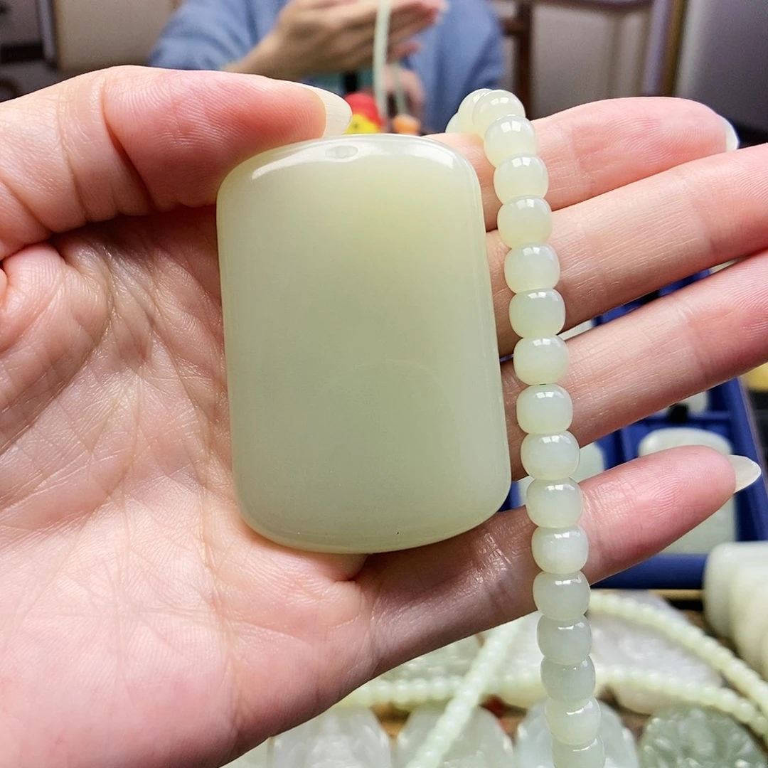 和田玉颈饰未镶嵌人*山