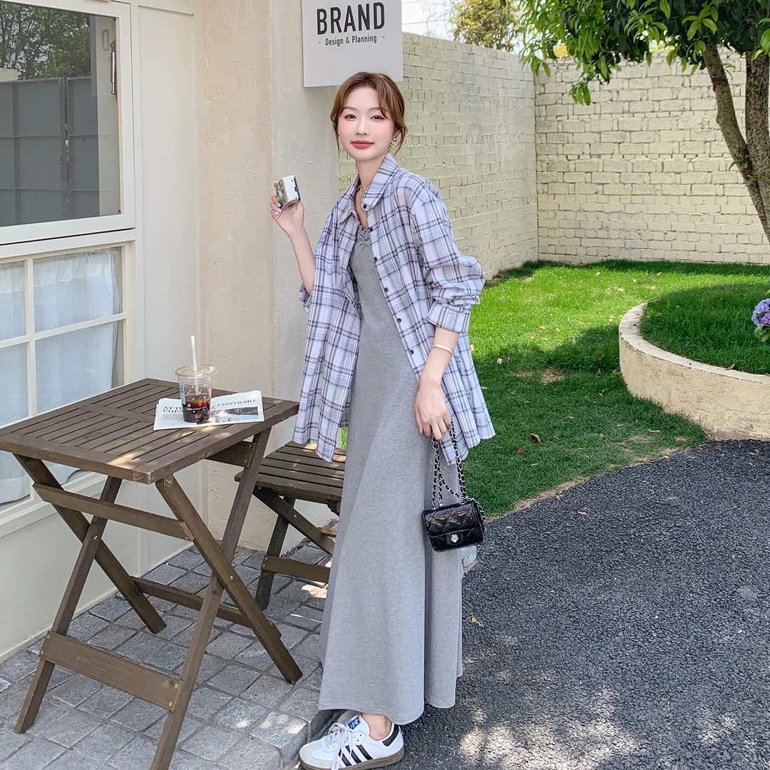 灰色松弛感穿搭女夏季2025新款复古格纹防晒衬衫吊带连衣裙两件套