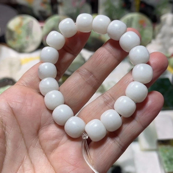 独山玉未镶嵌颈饰