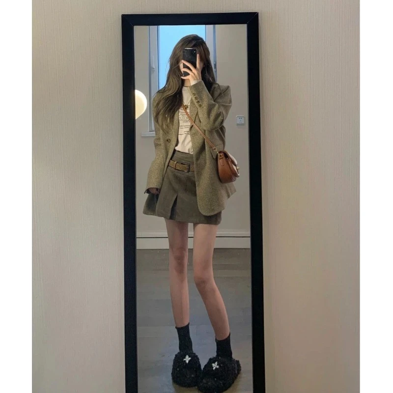 秋季时尚小个子茶系穿搭西装外套半身短裙气质轻熟职业两件套装女