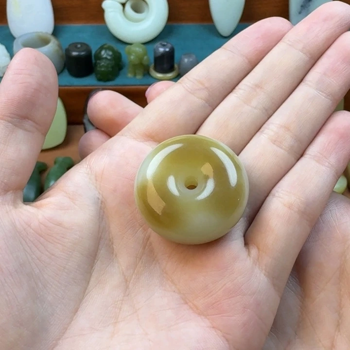 金****颈饰未镶嵌和田玉