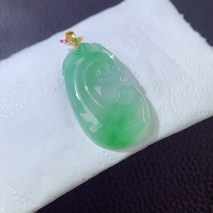 翡翠颈饰18K金镶嵌翡翠