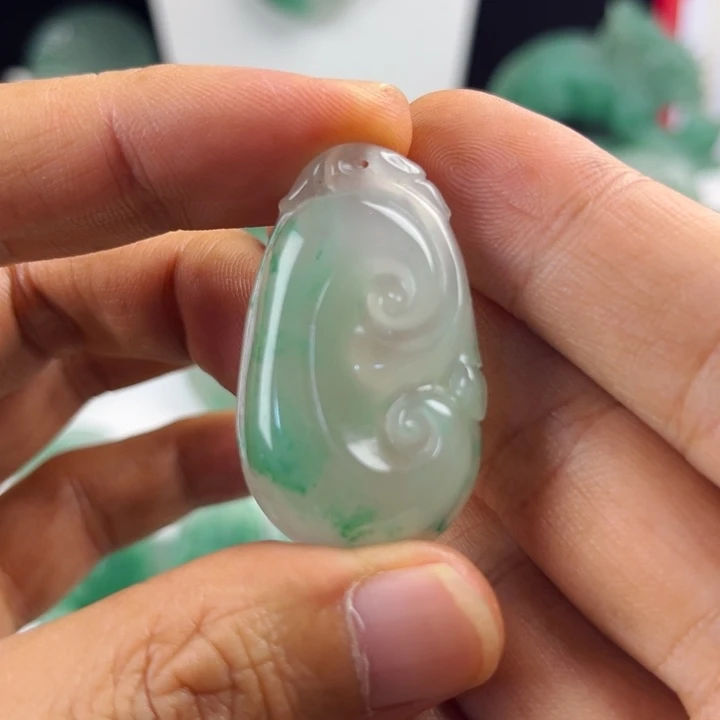 颈饰未镶嵌石英质玉