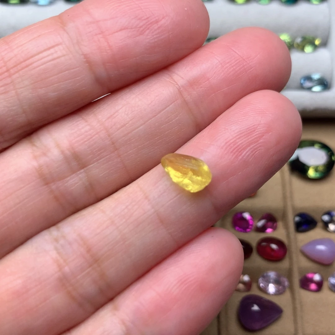 蓝宝石裸石未镶嵌