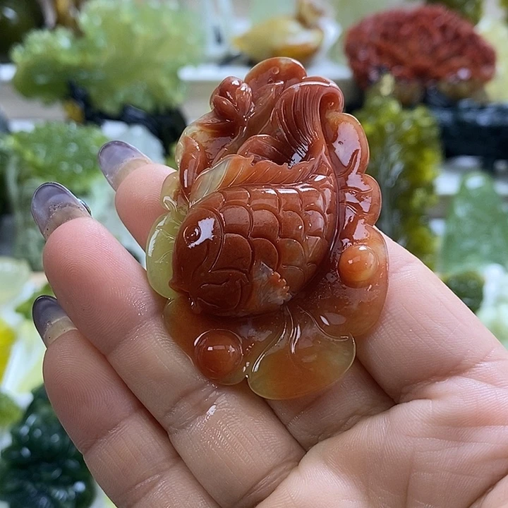 吉***、未镶嵌蛇纹石玉颈饰