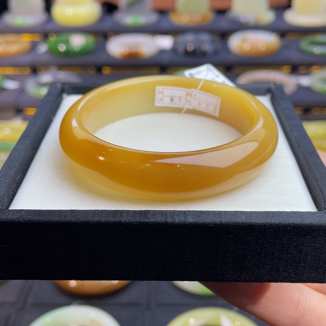 和田玉未镶嵌手镯-艳糖！