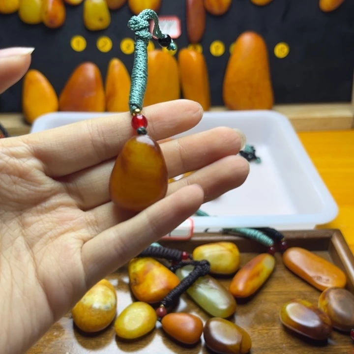 是****和田玉（糖玉）未镶嵌珠宝半成品
