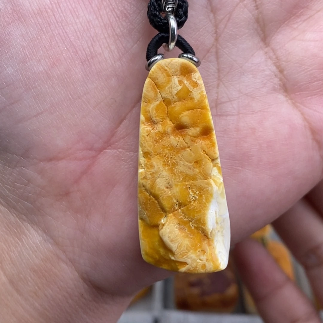 琥珀吊坠(赠链)未镶嵌