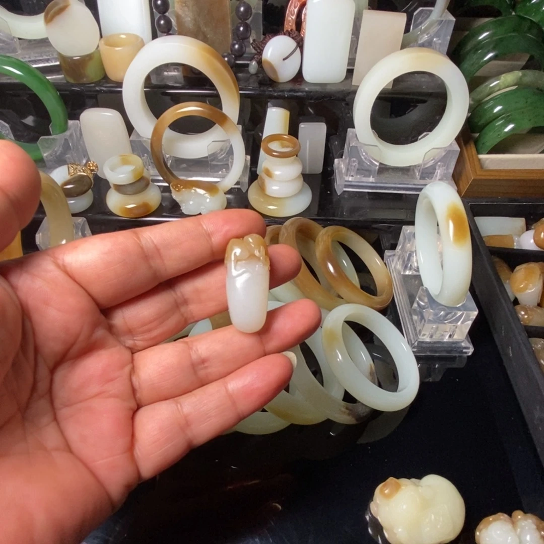 玩***情和田玉（糖玉）未镶嵌颈饰