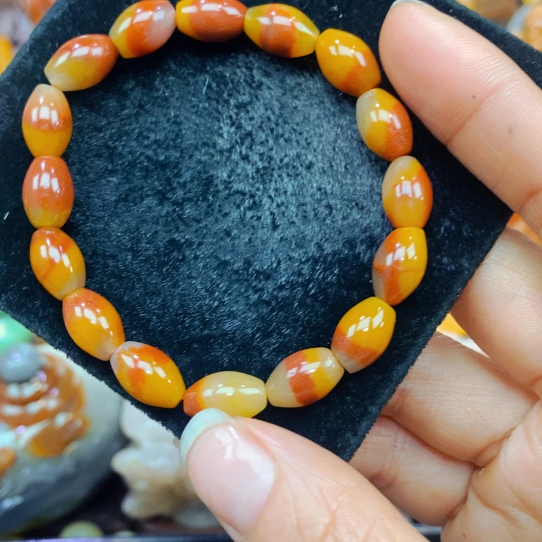 未镶嵌石英质玉（黄龙玉）颈饰